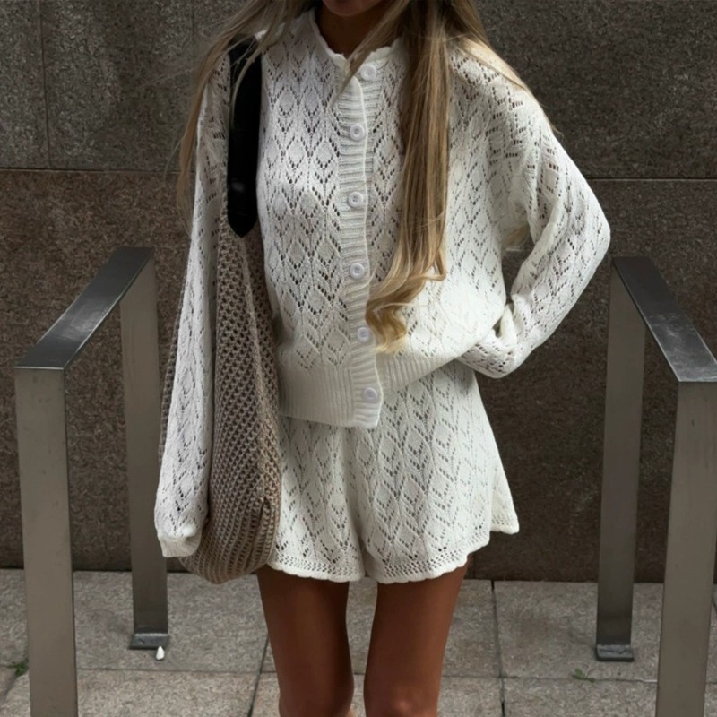 Tuularose White Knit Shorts 2- - Knitted Cardigan Men ulasan dan harga