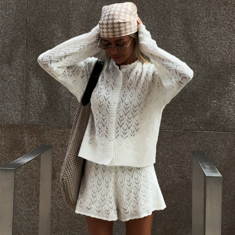 Tuularose White Knit Shorts 2- - Knitted Cardigan Men ulasan dan harga